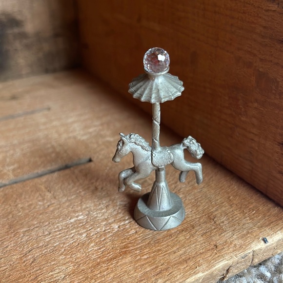 Vintage Spoontiques 1985 Pewter Carousel Horse with Faceted Crystal Ball Figure - Picture 2 of 3